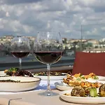 Hotel Old Colorful Balat Petrion 3*