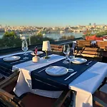 Old Colorful Balat Petrion Hotel Istambul