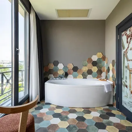 Old Colorful Balat Petrion Hotel 3*