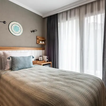 Old Colorful Balat Petrion Otel