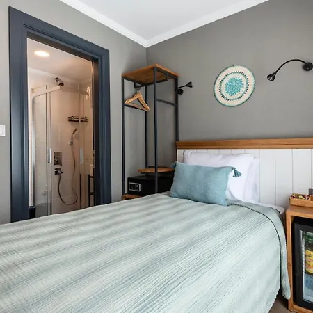 Otel Old Colorful Balat Petrion