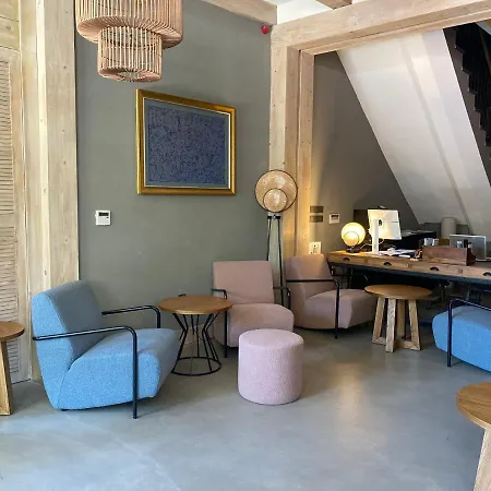 Hotell Old Colorful Balat Petrion