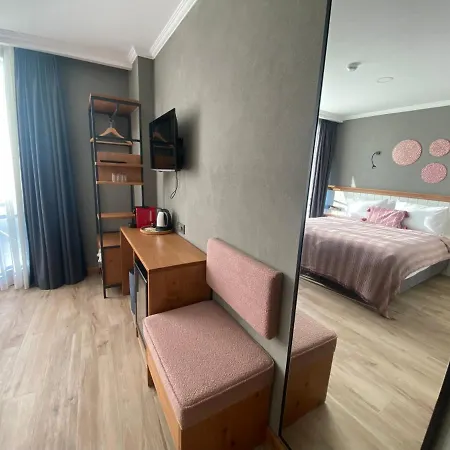 Old Colorful Balat Petrion Hotell Istanbul