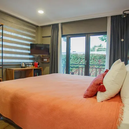 Old Colorful Balat Petrion Otel