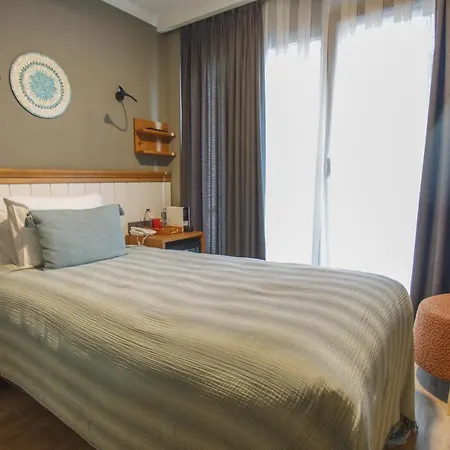 Old Colorful Balat Petrion Otel