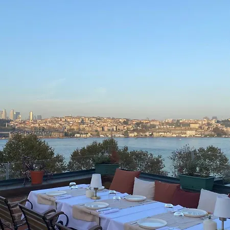 Otel Old Colorful Balat Petrion *