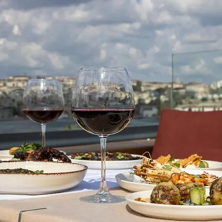 Otel Old Colorful Balat Petrion *