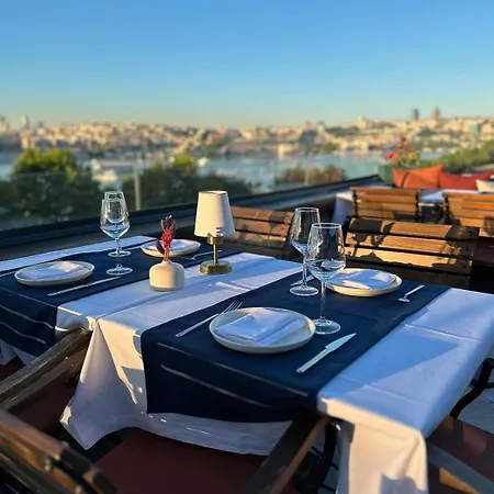 Old Colorful Balat Petrion Hotell Istanbul