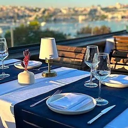 Old Colorful Balat Petrion Hotell Istanbul