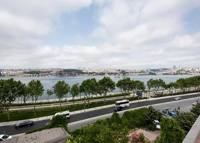 酒店 Old Colorful Balat Petrion 3*