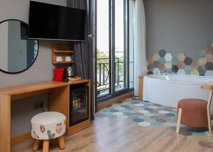 酒店 Old Colorful Balat Petrion