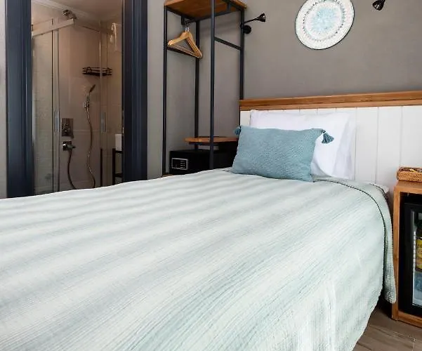 酒店 Old Colorful Balat Petrion