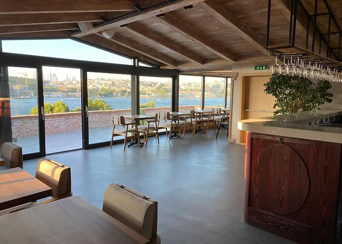 Old Colorful Balat Petrion 伊斯坦布尔