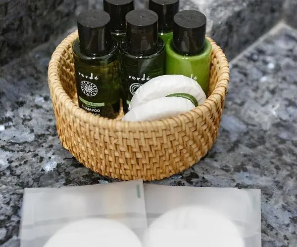 Old Colorful Balat Petrion 酒店