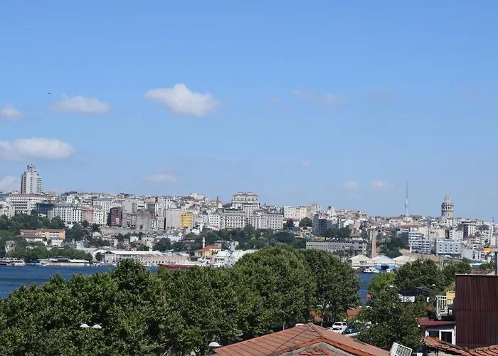 酒店 Old Colorful Balat Petrion