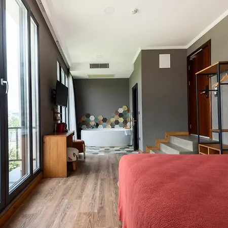 Old Colorful Balat Petrion Hotell 3*
