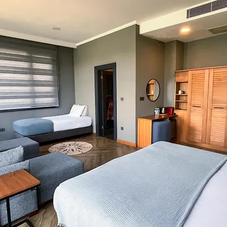 Old Colorful Balat Petrion Hotell 3*